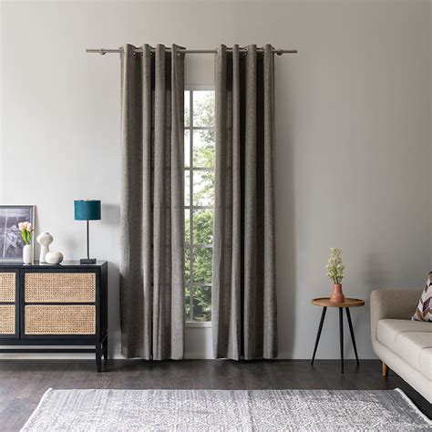 Choosing Between Drapes And Curtains A Complete Guide