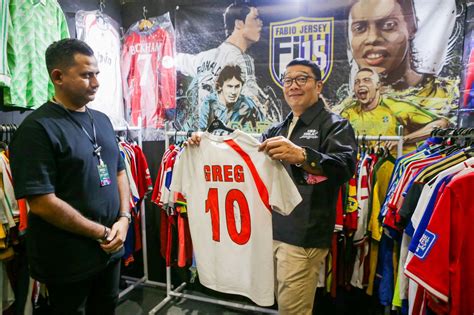 Borong 3 Jersey Persija Ridwan Kamil Belum Tahu Kapan Bertemu Jakmania