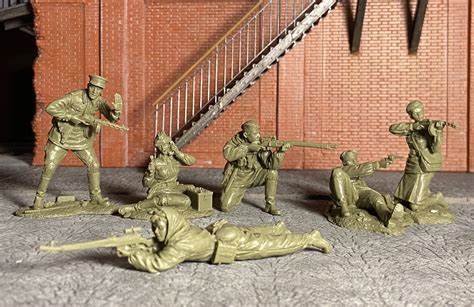 WWII Plastic Toy Soldiers: Plastic Platoon - Toy Soldiers