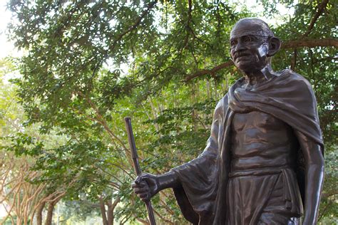 Gandhi Statue to be Refashioned