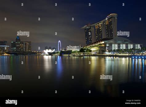 Marina Bay Singapore Before Sunrise Stock Photo - Alamy