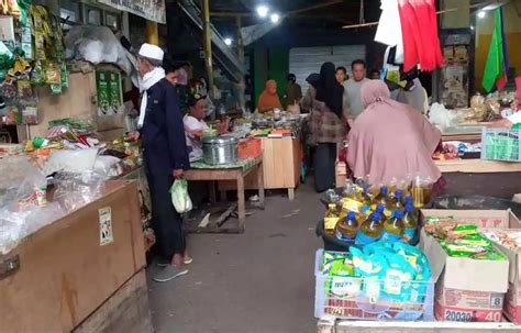 Masuki Bulan Ramadan Aktivitas Jual Beli Di Pasar Tradisional