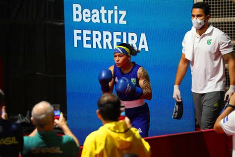 Bia Ferreira Conquista A Medalha De Prata No Boxe Peso Lev Flickr