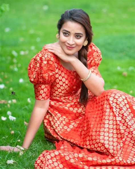 Hot Anchor Bhanu Sree Looks Sexy And Gorgeous Collections IiQ