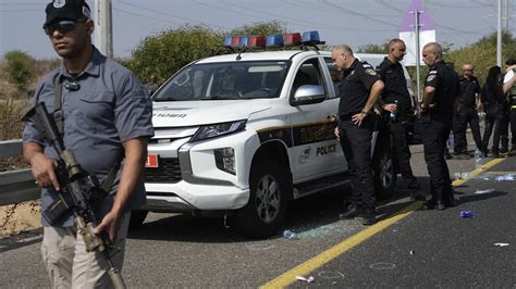 Un Hombre Mata A Un Polic A Y Hiere A Otras Cuatro Personas En Israel