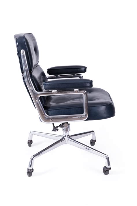 Eames Executive Office Chair – Red Modern Furniture