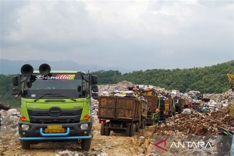 300 Ton Sampah Di Kota Bandung Tak Terangkut Ke TPA Tiap Hari ANTARA