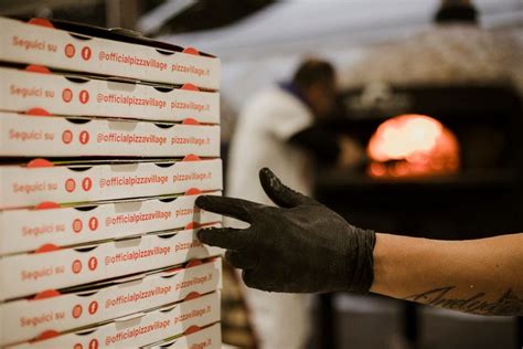 La Pizza Napoletana Sfida La Piadina A Bologna In Arrivo Il Coca Cola