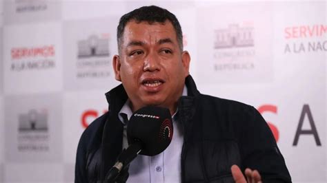 Darwin Espinoza pide disculpas a su familia y ve presión mediática