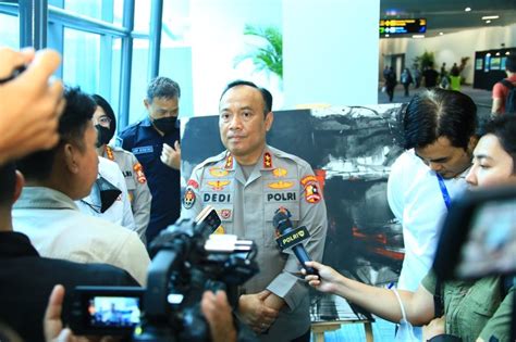 Polri Percantik Bandara Soetta Dengan Lukisan Karya Para Difabel