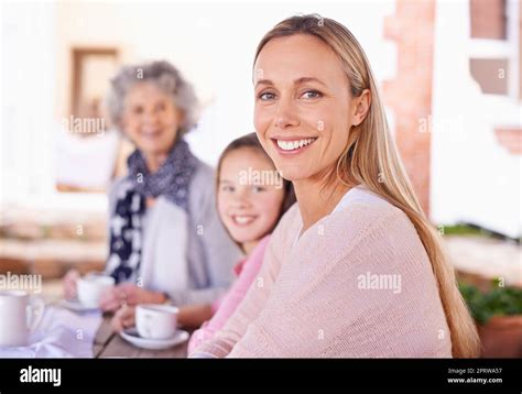 Ces Filles Aiment Leur Th Trois G N Rations De La Femme Des Femmes D