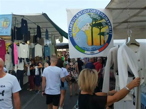 Ciampino Gli Ambulanti Di Forte Dei Marmi Conquistano Viale Kennedy