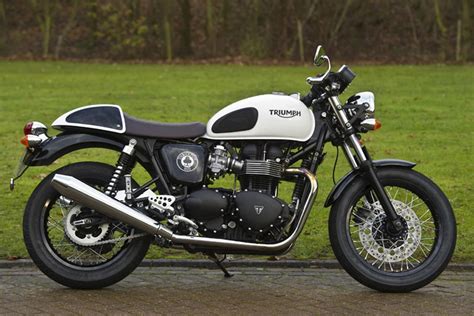 TRIUMPH THRUXTON 900 Ace 2015 2016 Motorcycle Review MCN