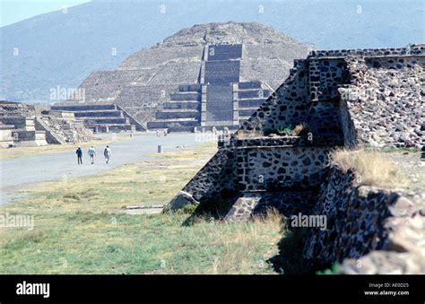 Pirámide De La Luna La Avenida De Los Muertos De Teotihuacan México Ciudad De México Fotografía