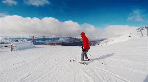 A super easy guide to skiing and snowboarding Wanaka - Little Grey Box