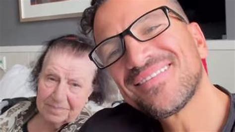 Peter Andre teilt rührenden Moment mit seiner kranken Mutter