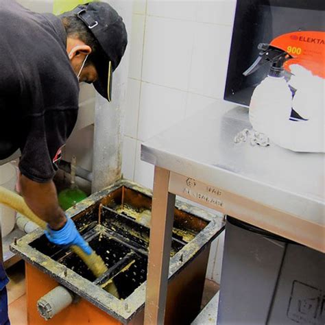 Grease Trap Cleaning – NH SEWAGE | THE BEST SEWAGE COMPANY IN UAE