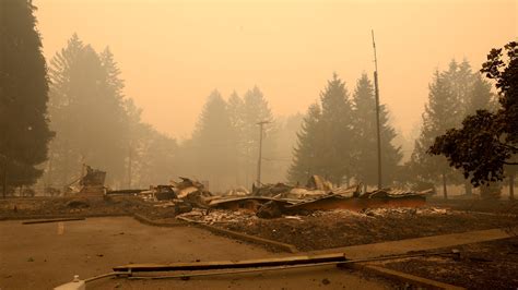 Oregon wildfires: Despite closures, some in Santiam Canyon return
