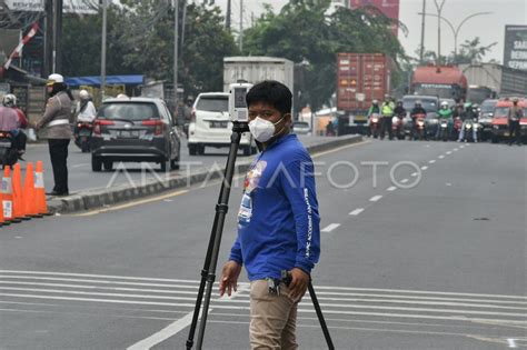 Olah Tkp Kecelakaan Truk Di Bekasi Antara Foto