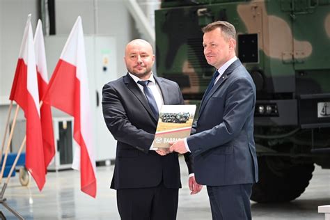 Minister Mariusz Błaszczak w Hucie Stalowa Wola Zamówienie na 24