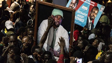 Direct Conférence Politique animée par SONKO l esplanade du Grand