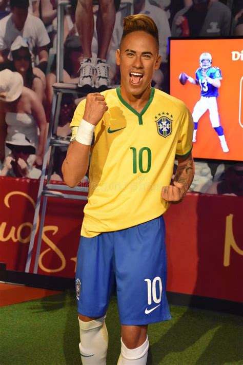 Est Tua De Cera Neymar Jr Em Madame Tussauds Museu De Cera No Parque De