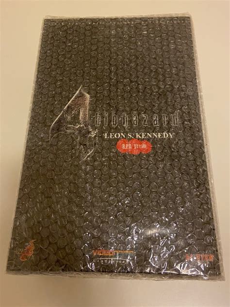 全新Hottoys hot toys biohazard resident evil 生化危機 Leon rpd 興趣及遊戲 玩具 遊戲類 Carousell