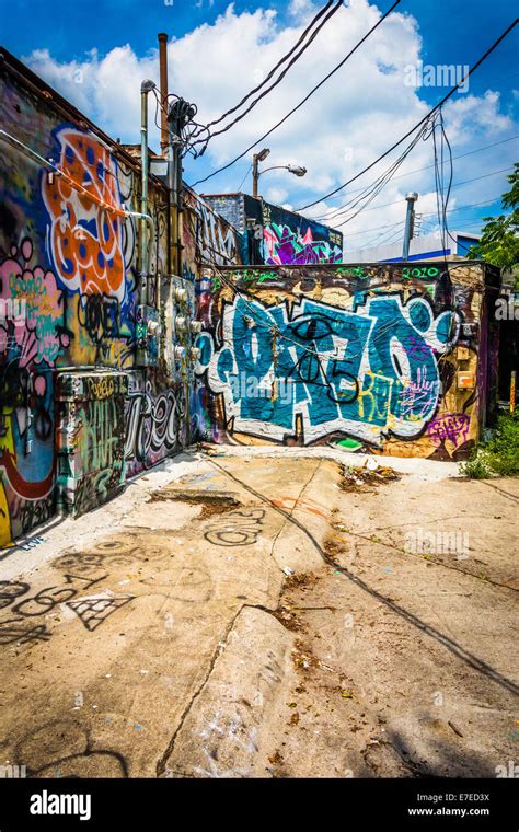 Graffiti art building five points hi-res stock photography and images ...