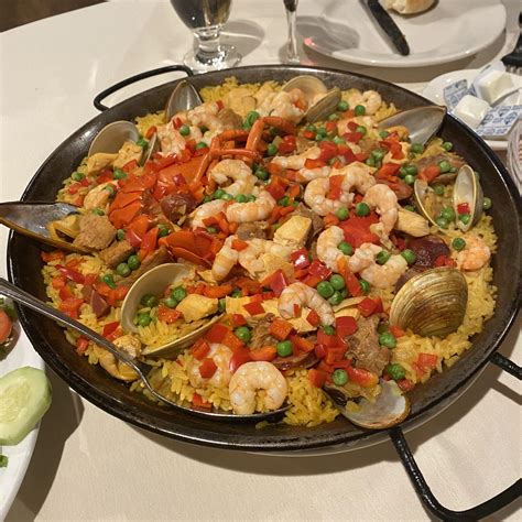 [I Ate] Seafood Paella Valenciana : r/food