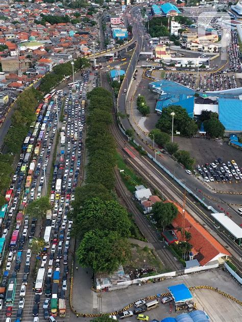 Penyebab Macet Panjang Di Pelabuhan Merak Saat Mudik Lebaran 2024