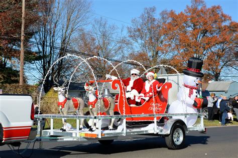 PHOTOS: Levittown Celebrates With Festive Holiday Parade - LevittownNow.com