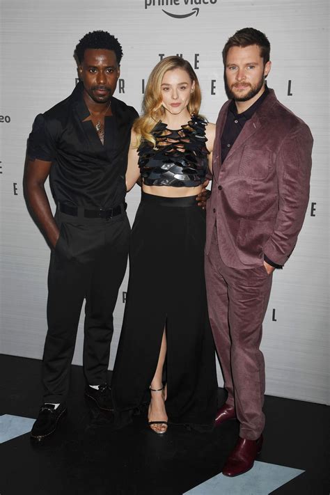 Chloë Grace Moretz et les stars de ‘The Peripheral’ brillaient sur le