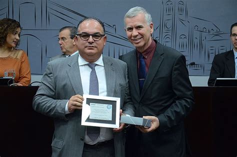 Diploma de Honra ao Mérito é entregue à FOA UNESP Talk show