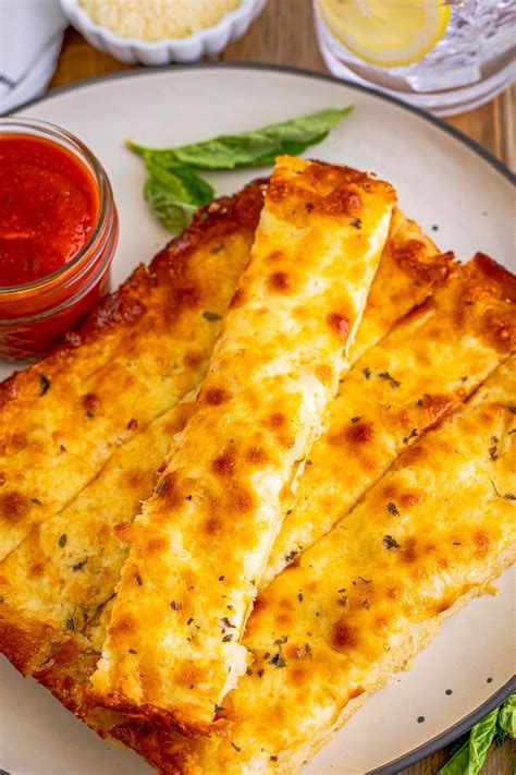 Easy Homemade And Super Cheesy These Pizza Hut Cheese Sticks Are The