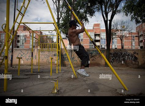 Mexico City, Mexico. 25th Nov, 2014. A resident takes exercise in ...