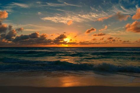 Premium Photo Sunset On The Caribbean Sea The Sun S Rays Make Their