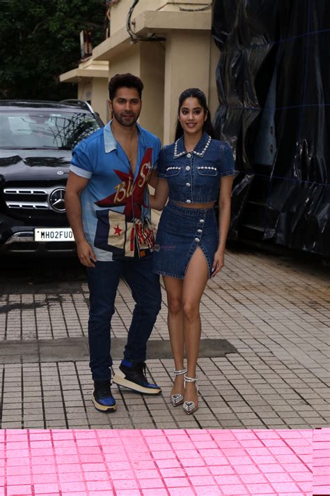 Janhvi Kapoor Varun Dhawan Promote Movie Bawaal At Pvr Dynamix Mall In