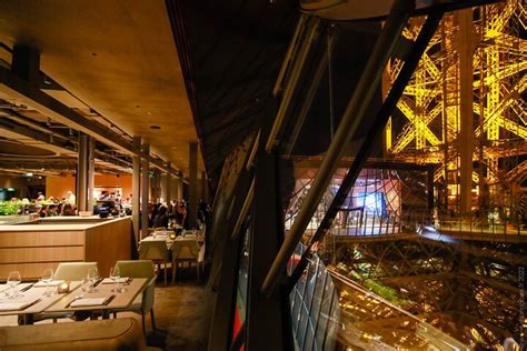 2024 París Cena gourmet de 6 platos de Nochevieja en la Torre Eiffel