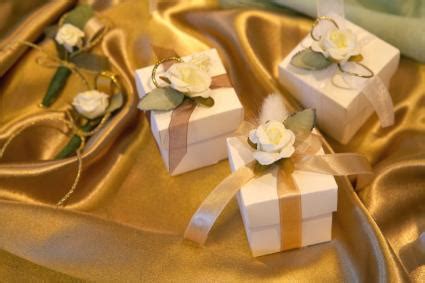 Traditional Wedding Anniversary Gifts | LoveToKnow