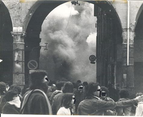 Foto Di Manifestazioni A Bologna 1977 Dal Fondo Archivistico Andrea