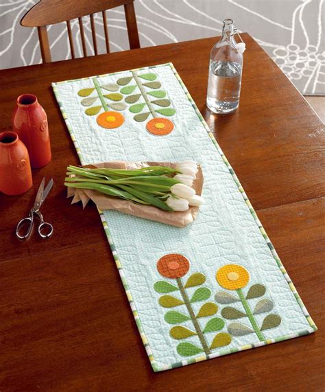 The Quilter s Appliqué Workshop Mod Flowers Table Runner beauty shot