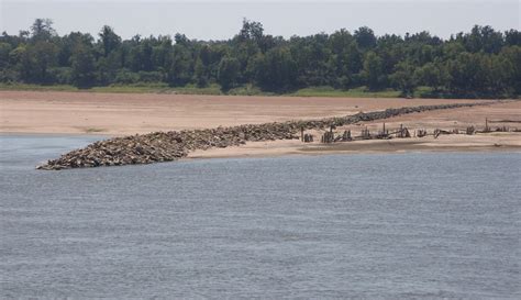 Low water levels in Mississippi River causing chaos - from shipping ...