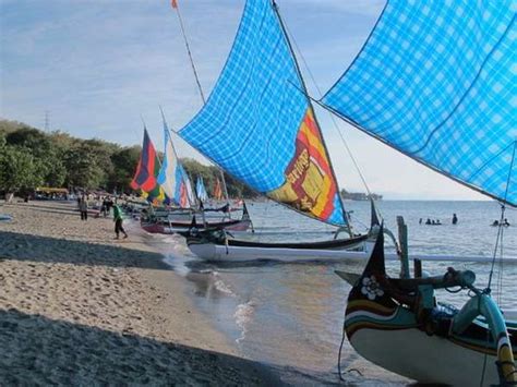 Pantai Pasir Putih Situbondo, Destinasi Favorite Jawa Timur | Tempat ...