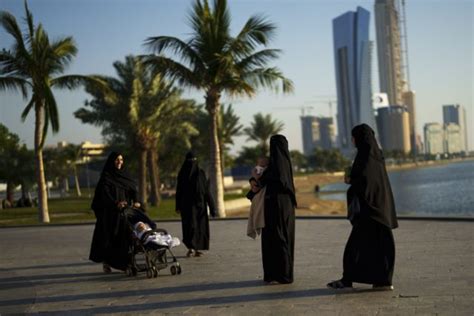 Väärä asu ja somepostaus toivat naiselle 11 vuotta linnaa Saudi