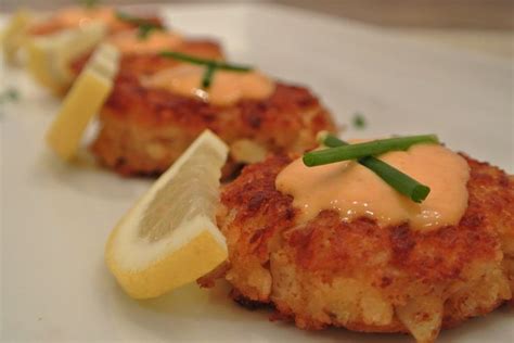 Crab Cakes Crab Cakes With Aioli Sauce Food Pinterest