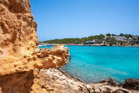 Playa Pequena De Ibiza Portinatx Arenal En Balearics Foto De Archivo