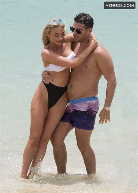 Chloe Crowhurst Sexy Photos Seen Showing Off Her Perfect Body In A Thong Bikini On The Beach