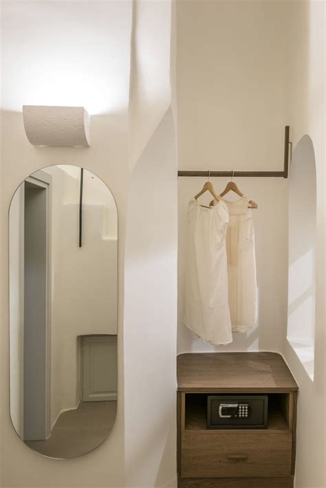 THE EXCLUSIVE JACUZZI SUITE – Enigma Suites Santorini