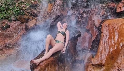 Regina Volpato Toma Banho De Cachoeira Na Chapada Dos Guimar Es