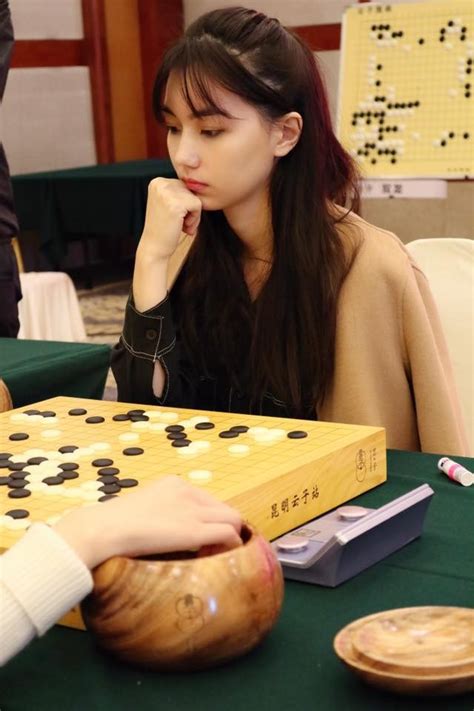 圍棋女神曬20年前後照 從小正到大 自由娛樂